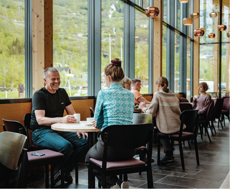 Kafe Visitors enjoying coffee in the café with mountain views.