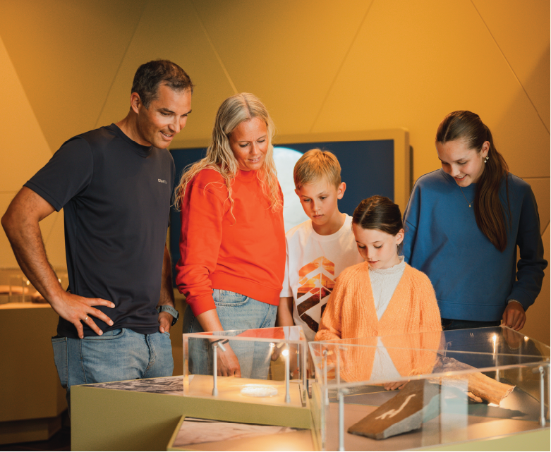 Unesco Vår Verdsarv A family exploring interactive displays in the “Our World Heritage” exhibition at the Norwegian Fjord Centre.